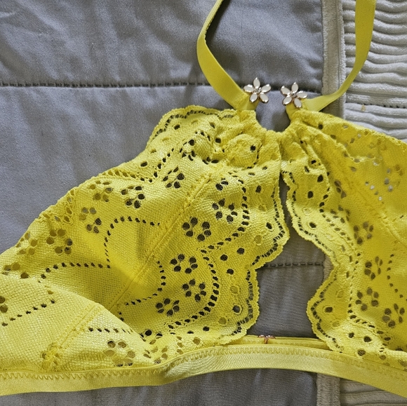 Savage X Fenty Yellow Lace Bralette Size Small NWT - Picture 3 of 10